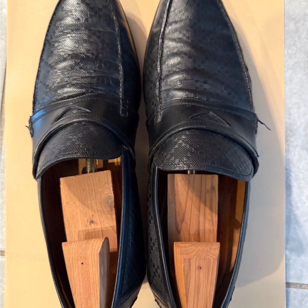 Gucci Textured Black Leather Loafers